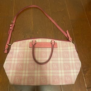 Dooney & bourke purse!